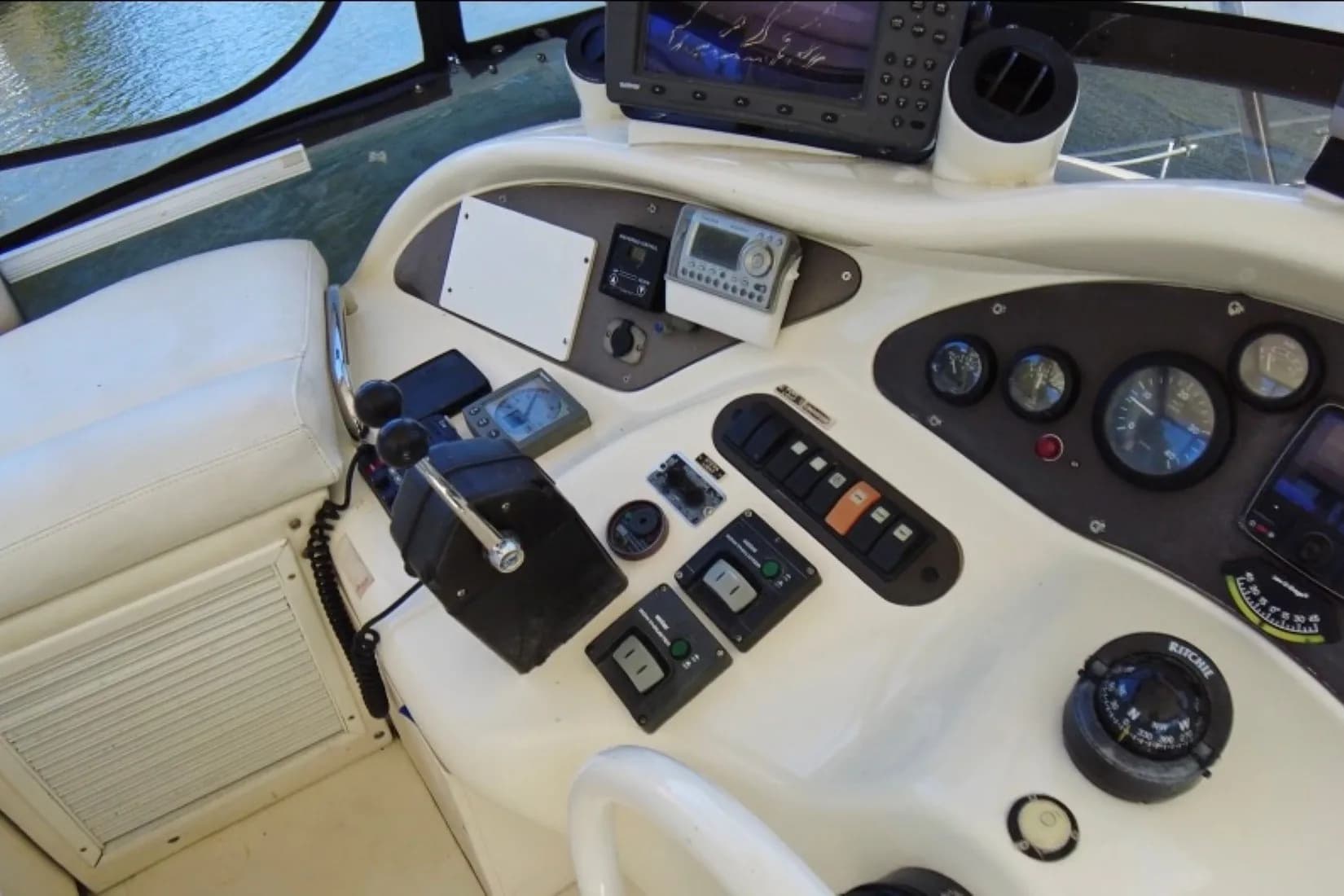 2003 Azimut 46E — Florence, TN (photo 15)
