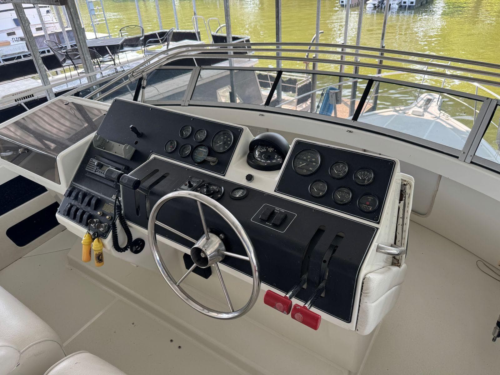 1994 Carver 350 Aft Cabin Motor Yacht — Gallatin, TN (photo 10)