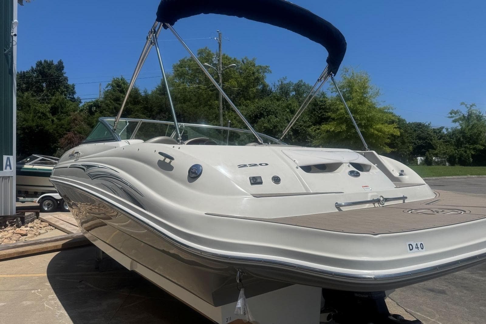 2006 Sea Ray 220 Sundeck — Hendersonville, TN (photo 3)