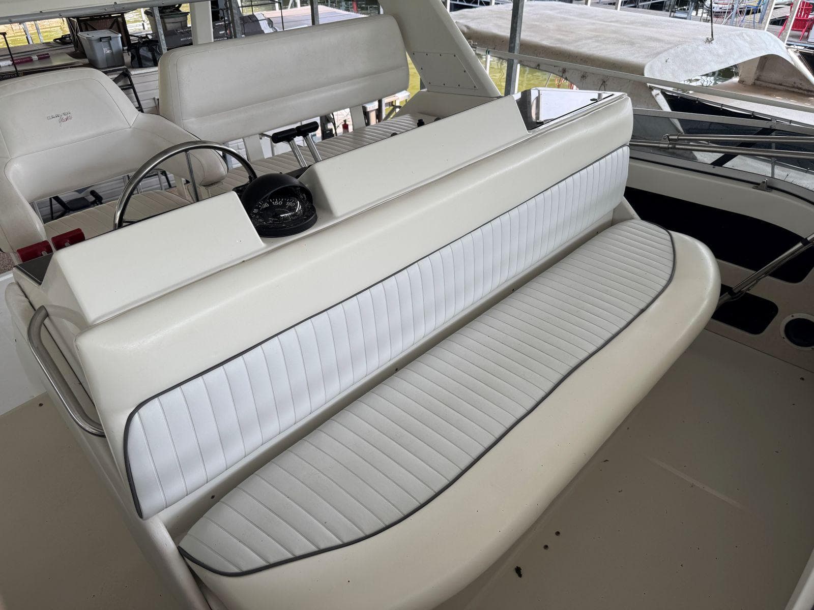 1994 Carver 350 Aft Cabin Motor Yacht — Gallatin, TN (photo 12)