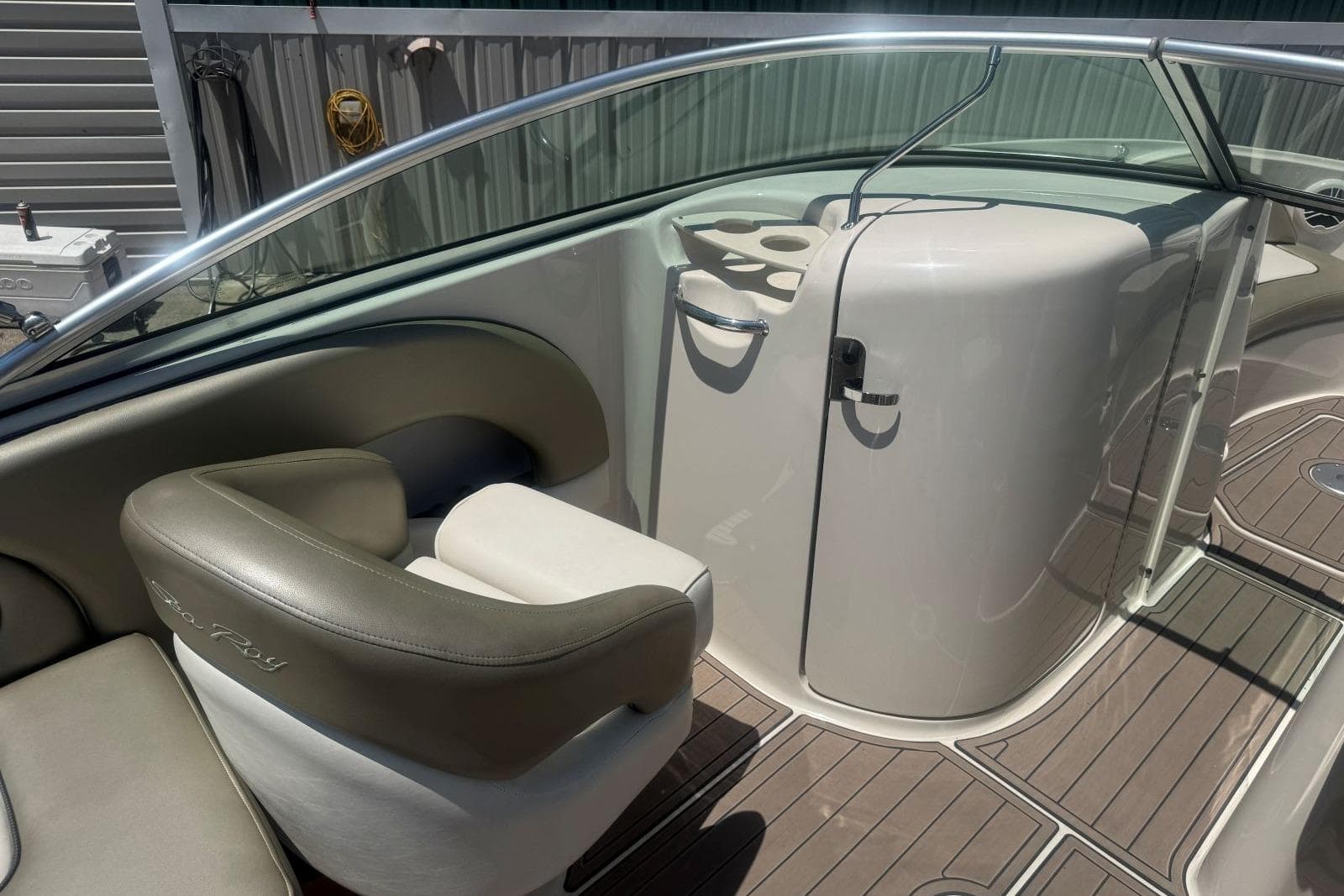 2006 Sea Ray 220 Sundeck — Hendersonville, TN (photo 16)