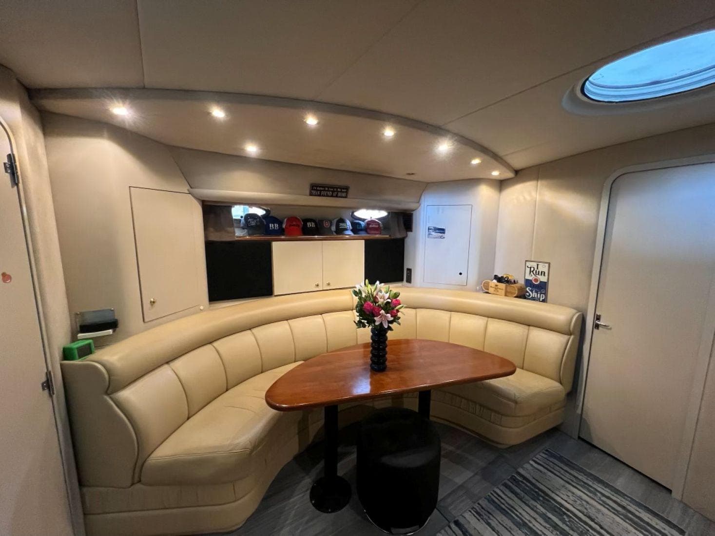 2000 Cruisers Yachts 4270 Express — Nashville, TN (photo 16)