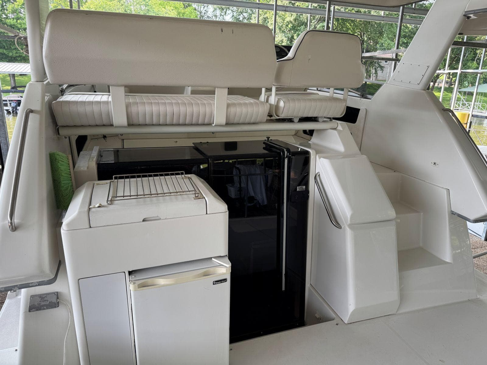 1994 Carver 350 Aft Cabin Motor Yacht — Gallatin, TN (photo 8)