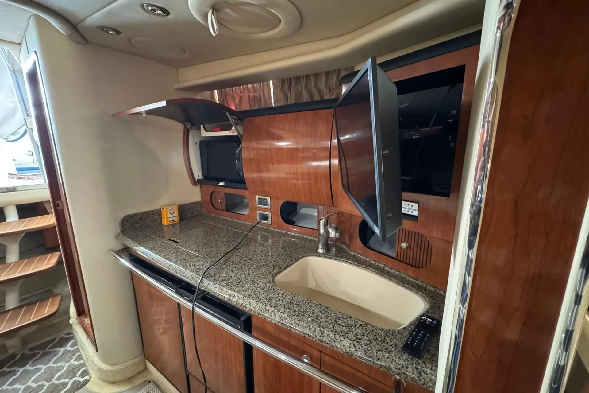 2005 Sea Ray 360 Sundancer — Iuka, MS (photo 13)