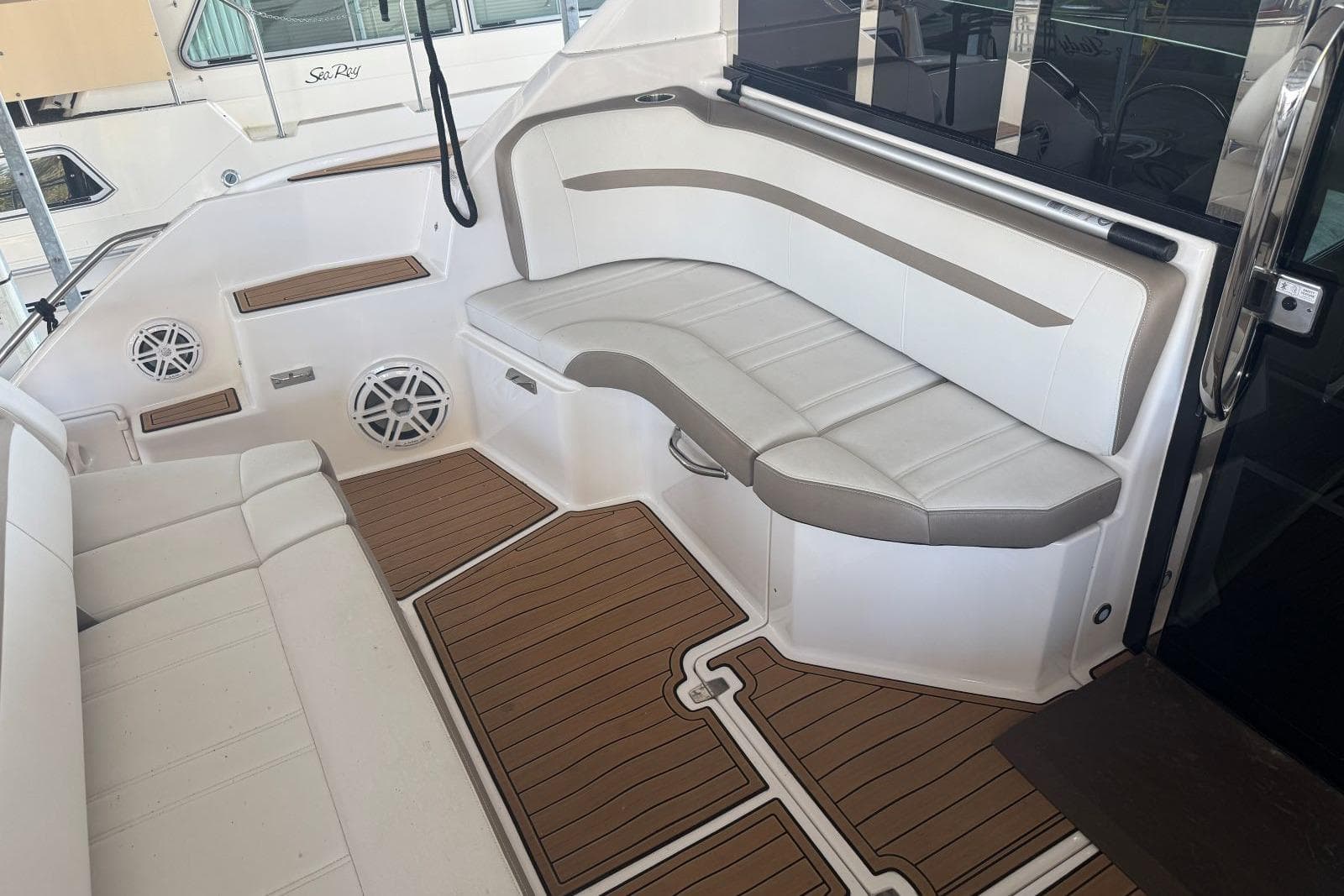 2016 Regal 46 Sport Coupe — Guntersville, TN (photo 9)