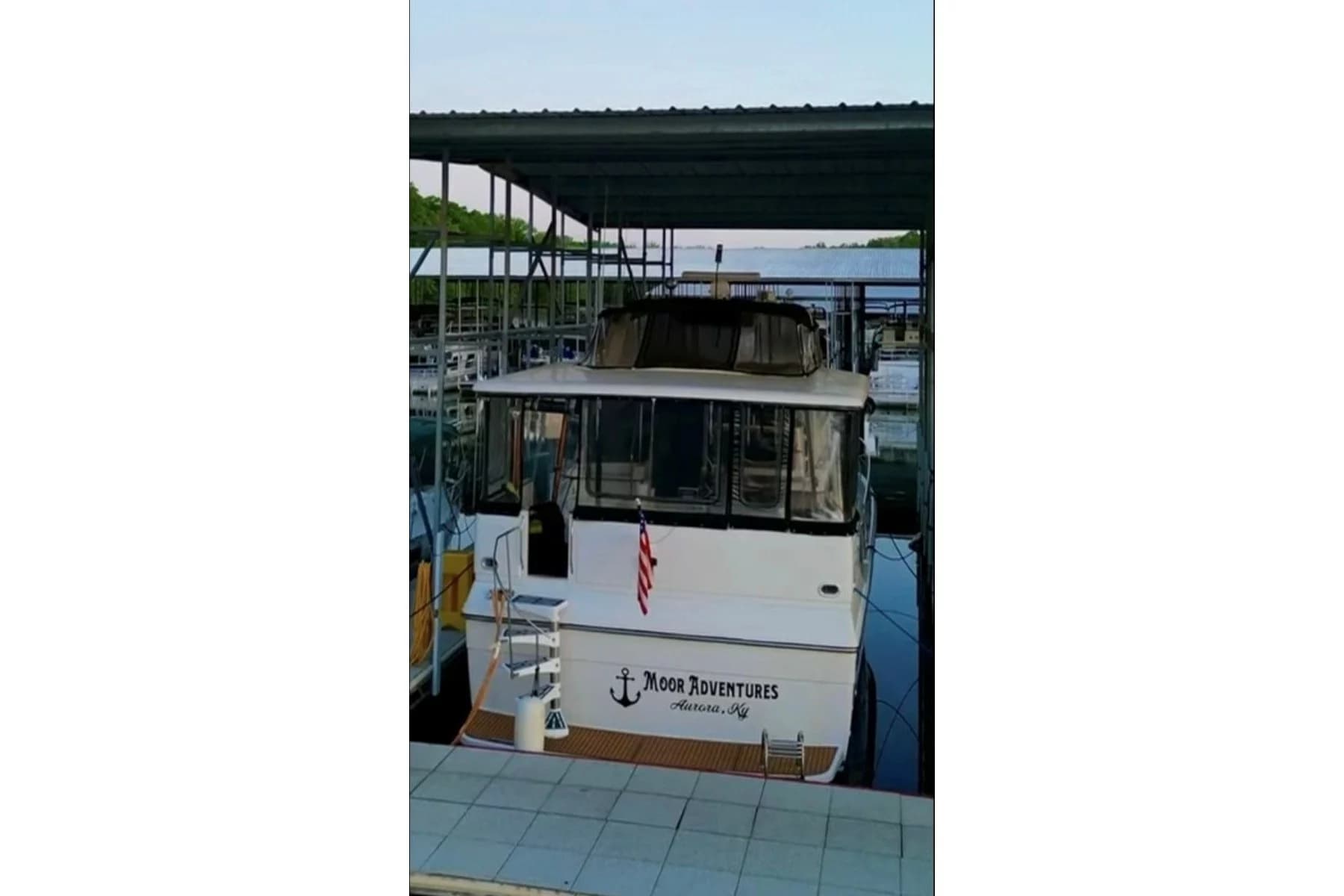 1987 Carver 4207 Aft Cabin Motor Yacht — Aurora, KY (photo 4)