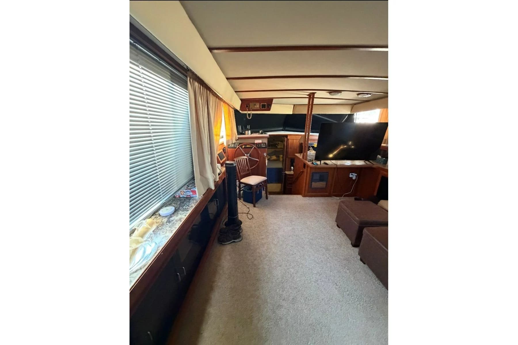 1987 Carver 4207 Aft Cabin Motor Yacht — Aurora, KY (photo 6)
