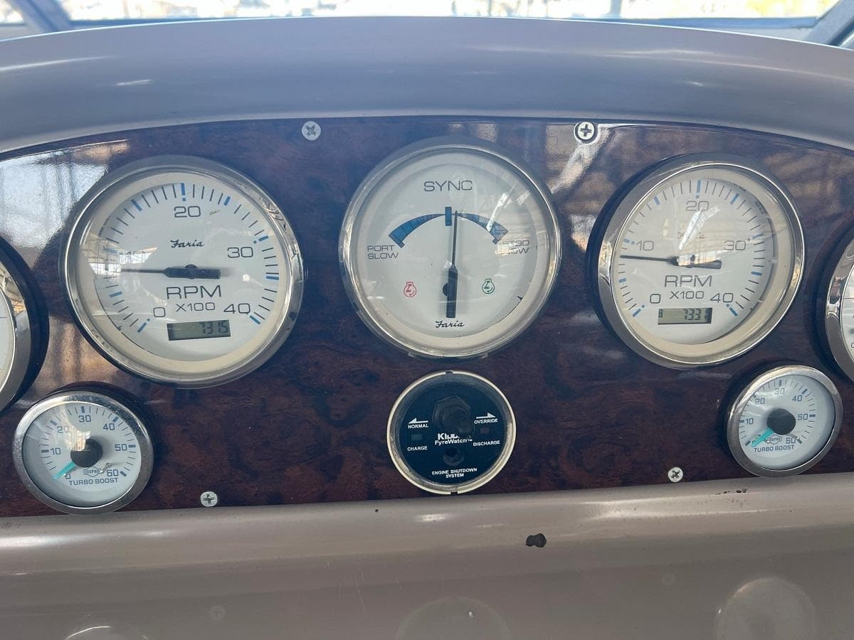 1999 Regal 402 — Hendersonville, TN (photo 27)