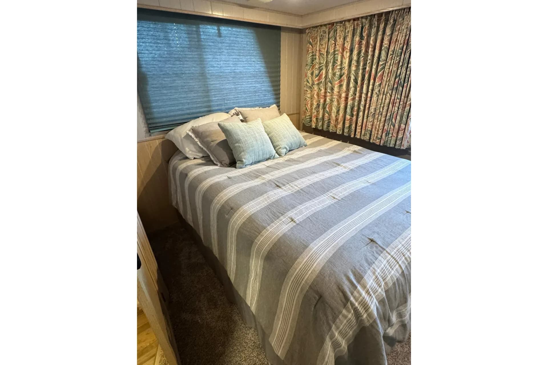1996 Gibson 50 Cabin Yacht — Iuka, MS (photo 27)