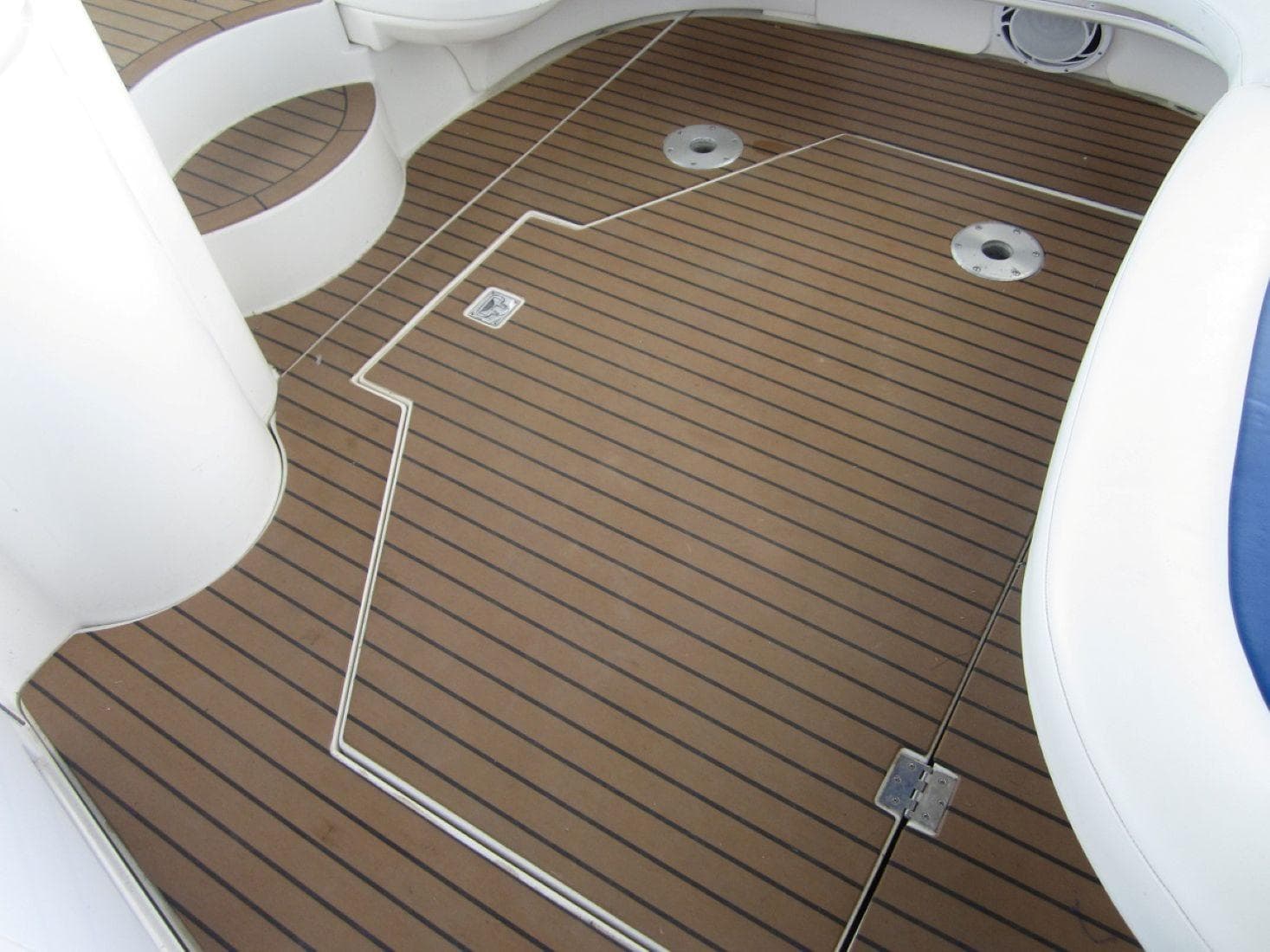 2000 Cruisers Yachts 4270 Express — Nashville, TN (photo 14)
