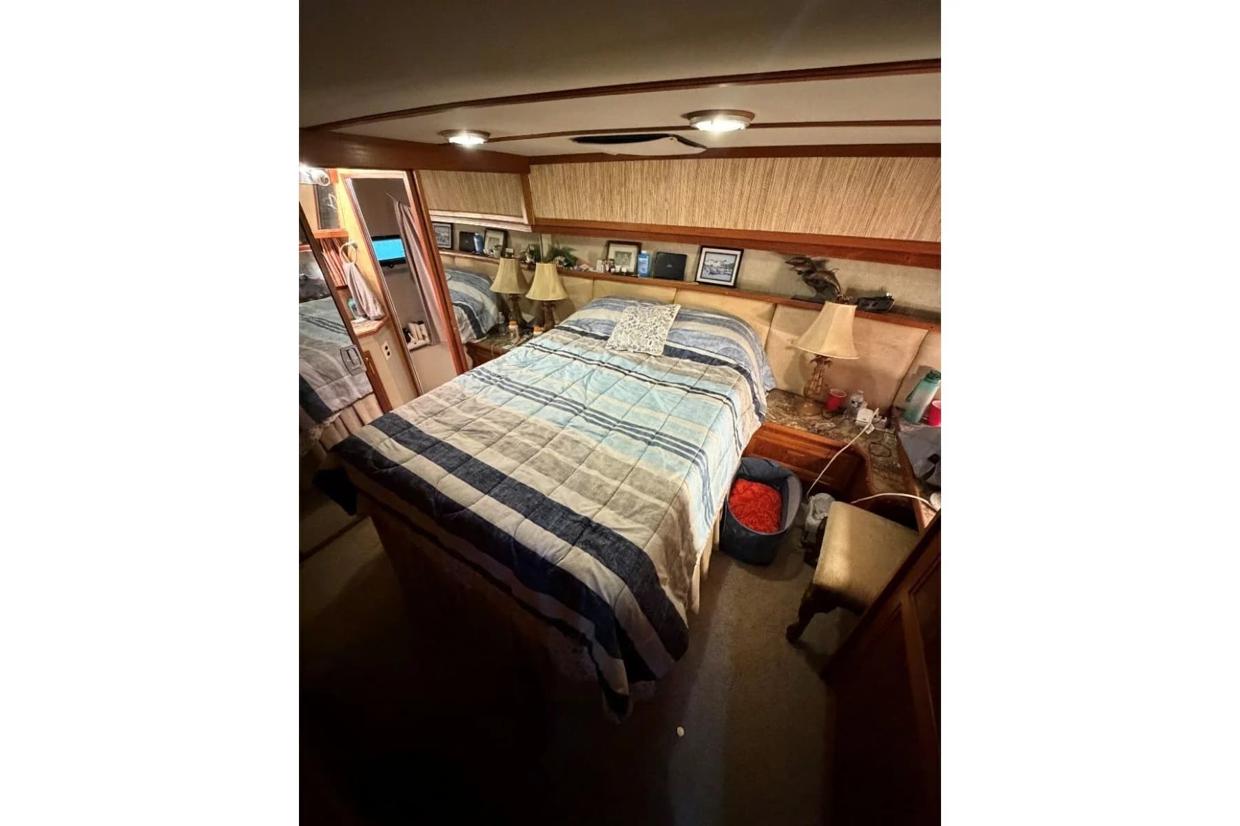 1987 Carver 4207 Aft Cabin Motor Yacht — Aurora, KY (photo 7)