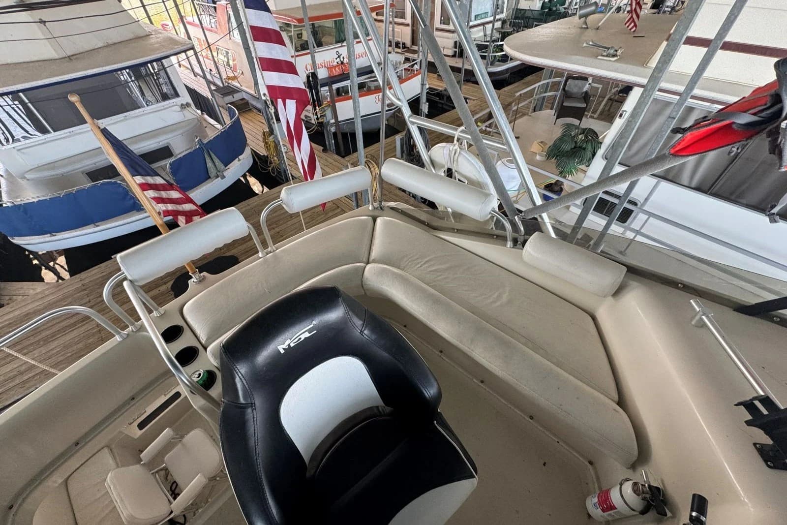 1988 Mainship Mediterranean 35 — Hendersonville, TN (photo 14)