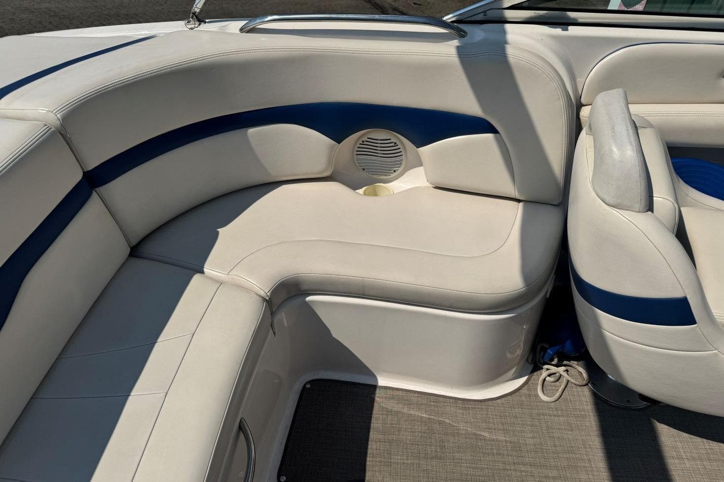 2001 Chaparral 220 SSi — Hendersonville, TN (photo 11)