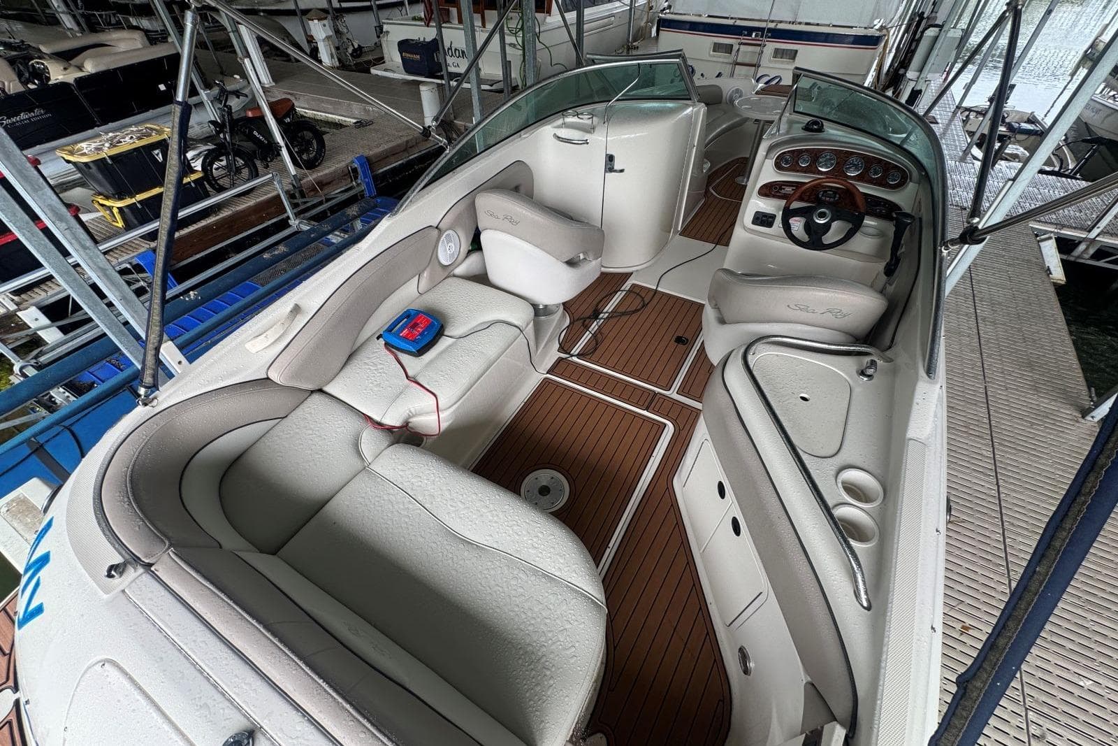 2004 Sea Ray 240 Sundeck — Old Hickory, TN (photo 8)