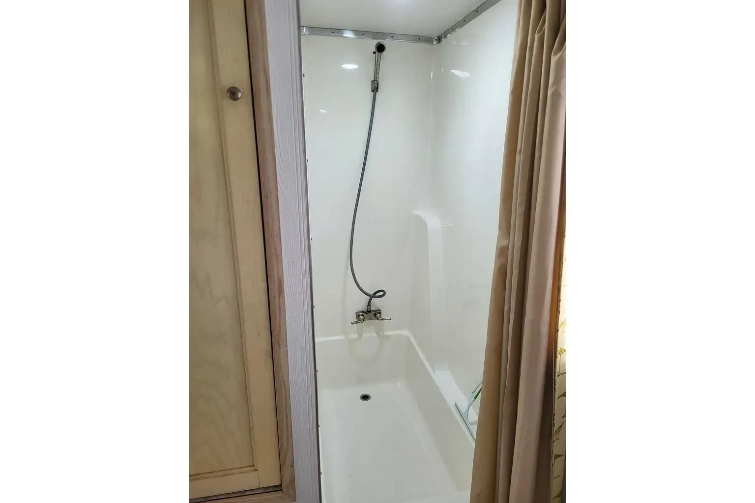 1996 Gibson 50 Cabin Yacht — Iuka, MS (photo 24)