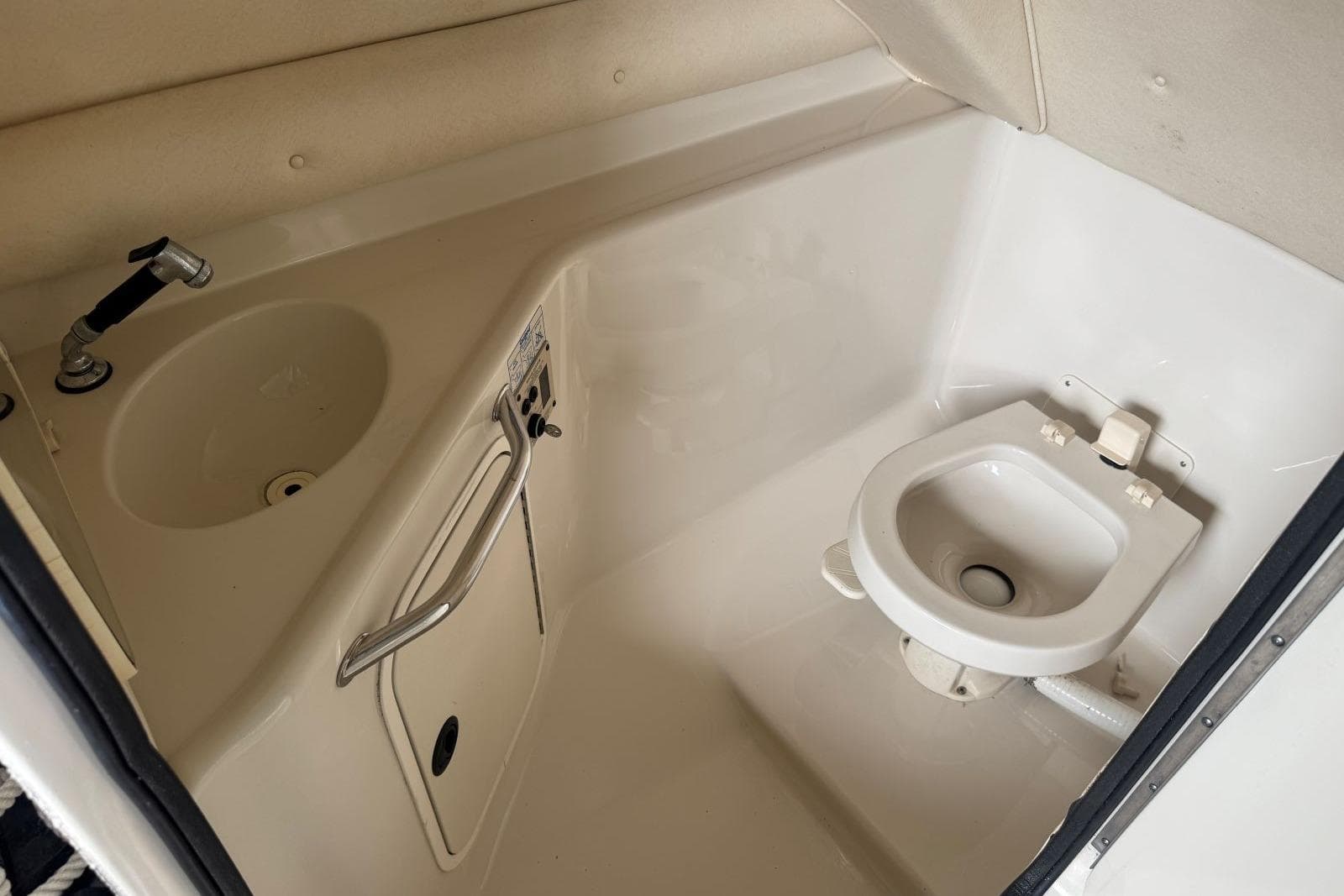 2004 Sea Ray 240 Sundeck — Old Hickory, TN (photo 19)