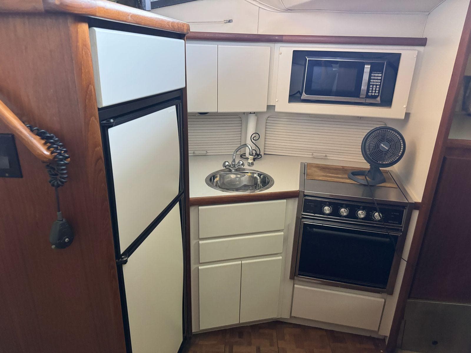 1994 Carver 350 Aft Cabin Motor Yacht — Gallatin, TN (photo 22)