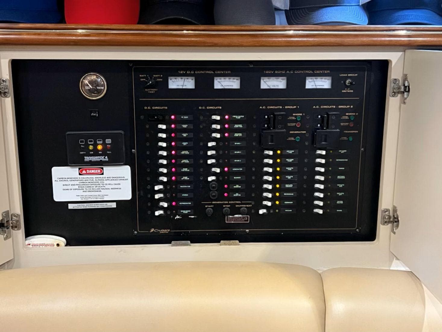 2000 Cruisers Yachts 4270 Express — Nashville, TN (photo 35)