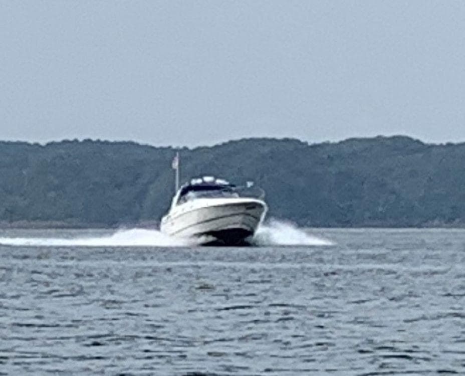 2000 Cruisers Yachts 4270 Express — Nashville, TN (photo 5)