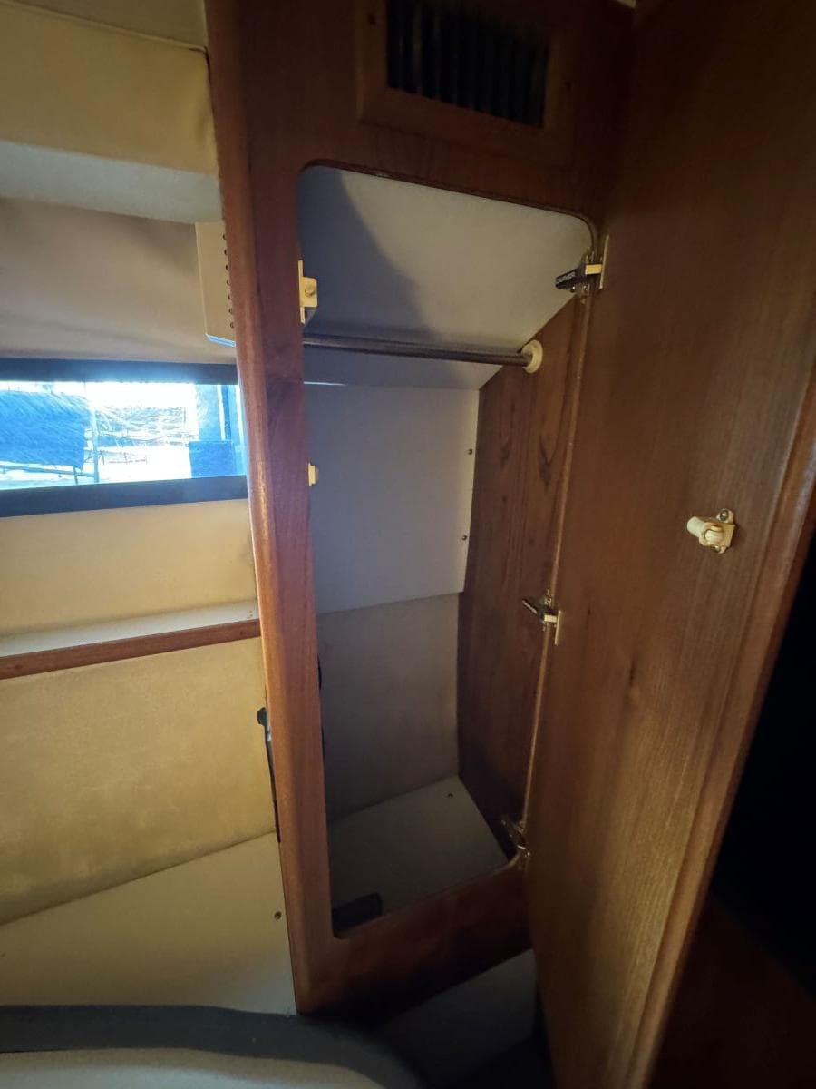 1994 Carver 350 Aft Cabin Motor Yacht — Gallatin, TN (photo 32)