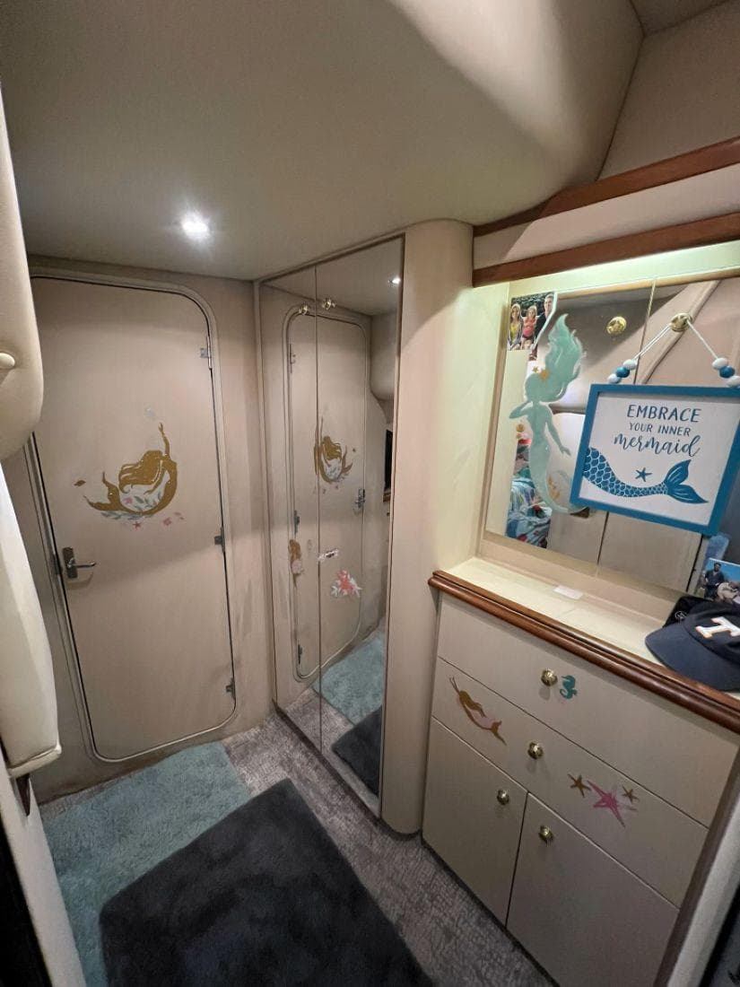 2000 Cruisers Yachts 4270 Express — Nashville, TN (photo 32)