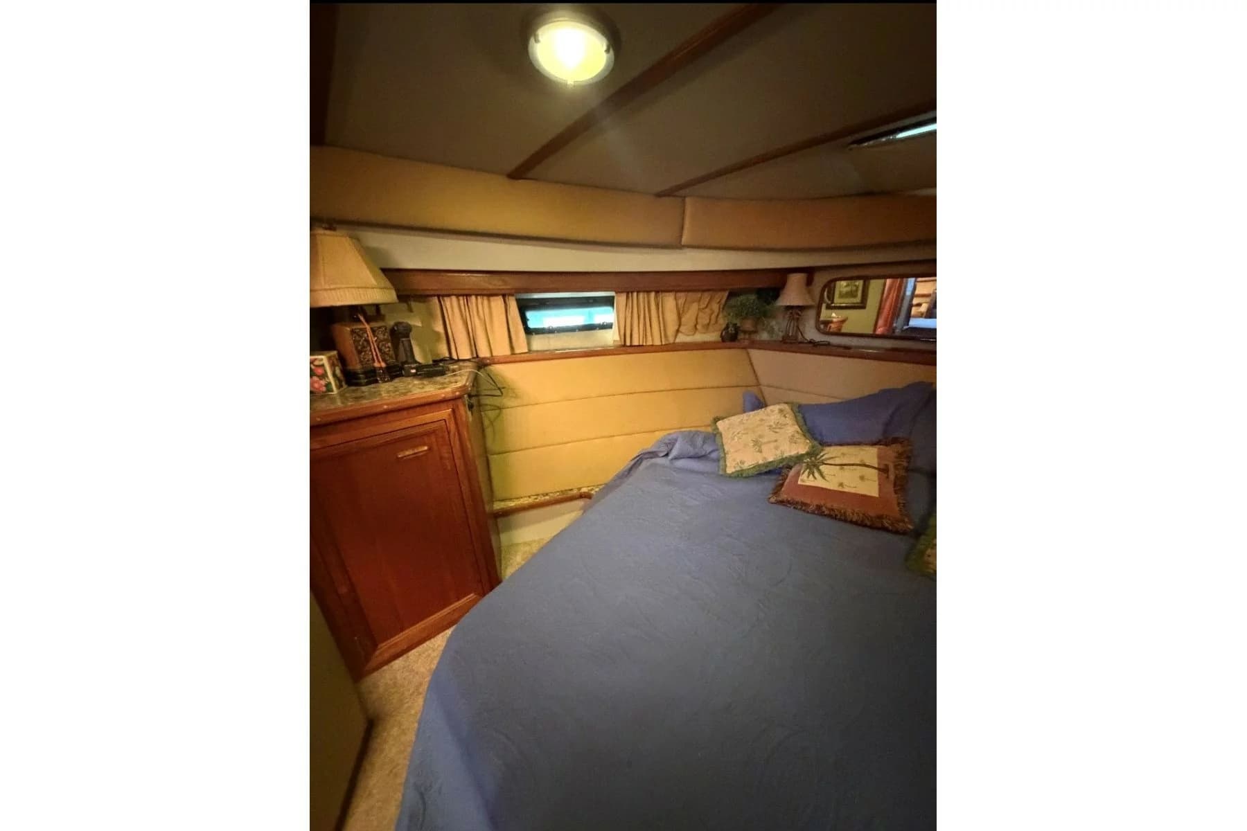 1987 Carver 4207 Aft Cabin Motor Yacht — Aurora, KY (photo 9)