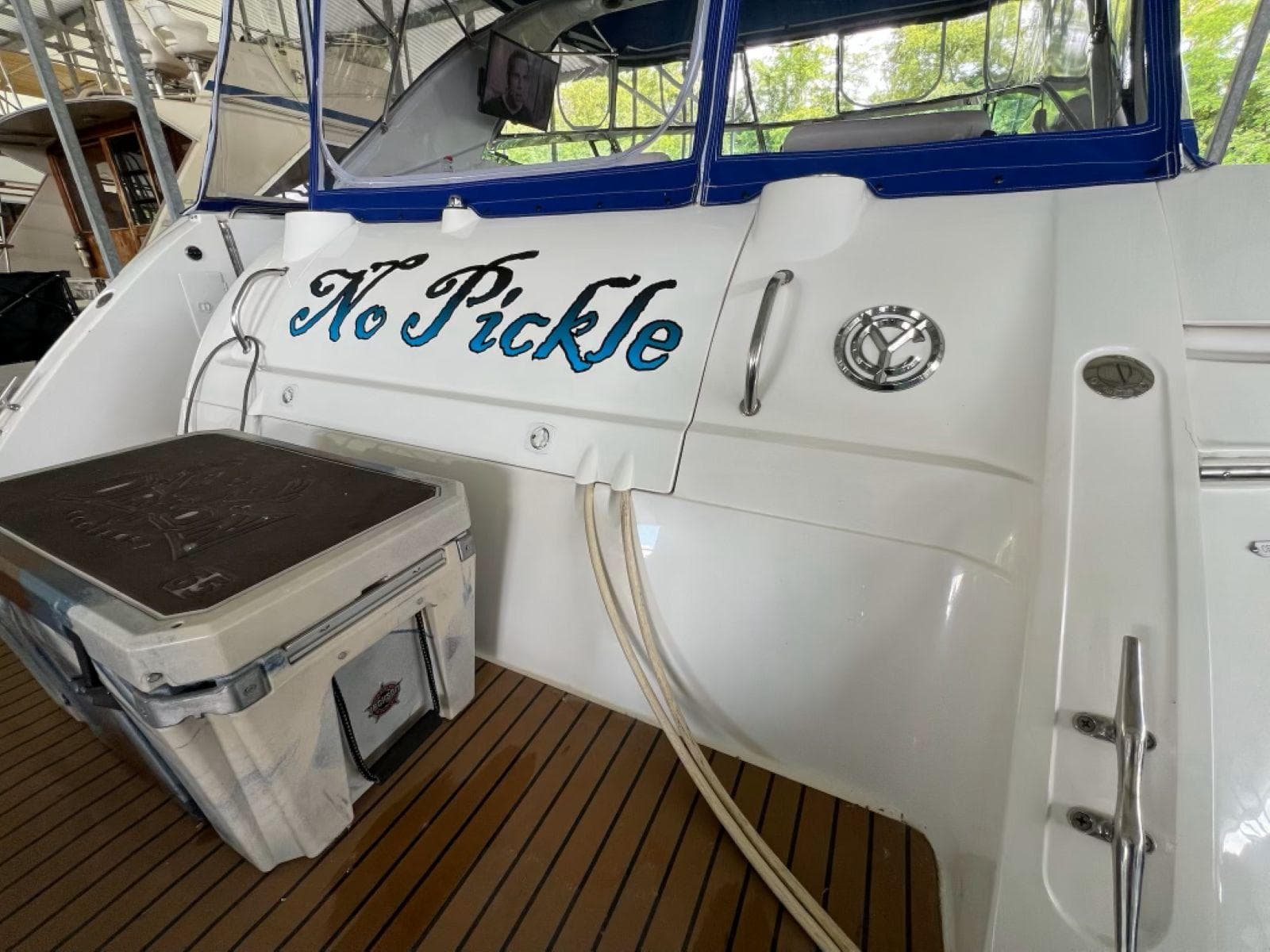 2000 Cruisers Yachts 4270 Express — Nashville, TN (photo 10)