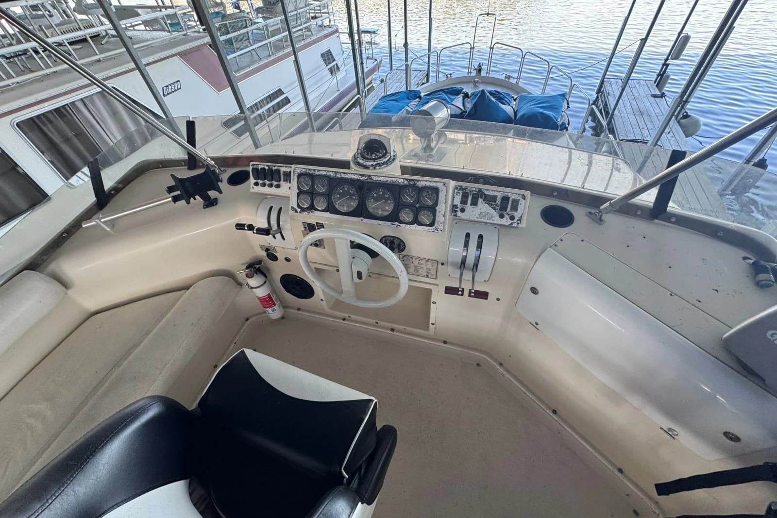 1988 Mainship Mediterranean 35 — Hendersonville, TN (photo 10)