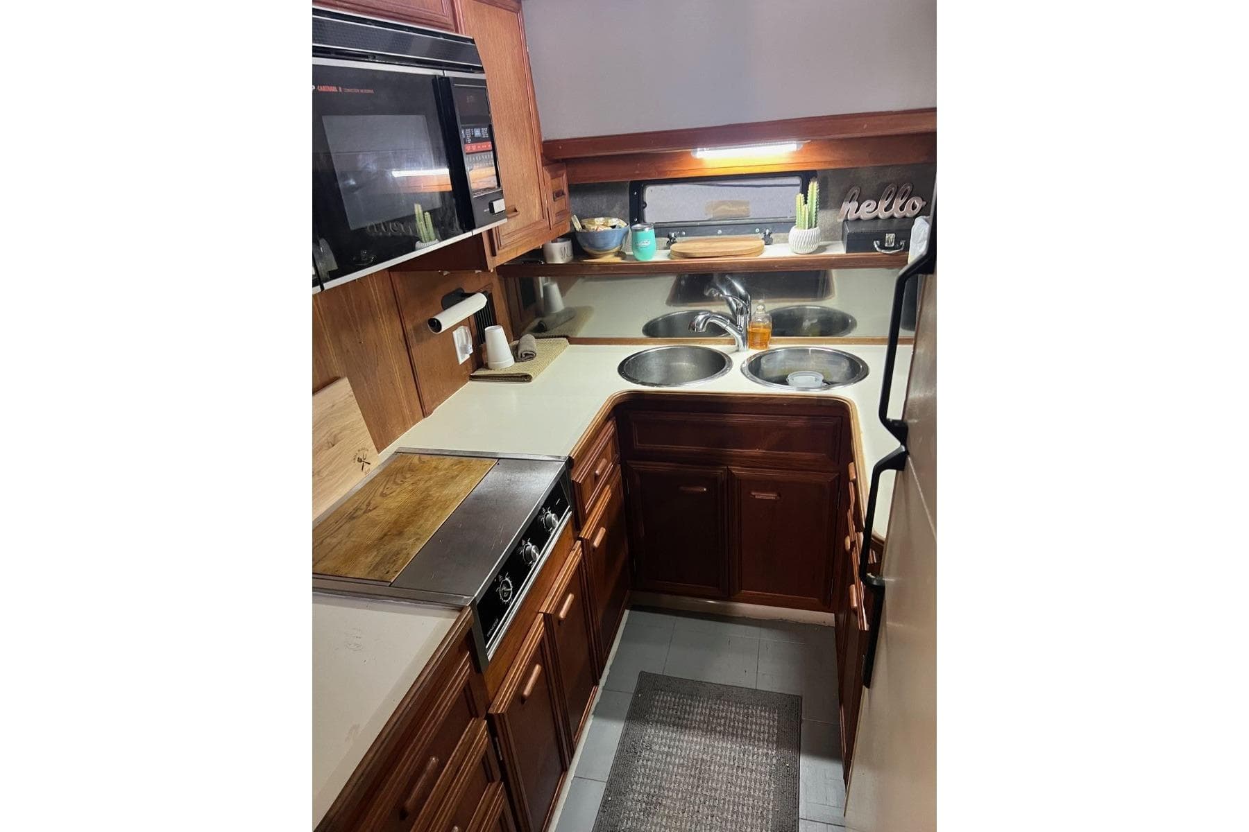 1987 Carver 42 Aft Cabin Motor Yacht — Waverly, TN (photo 35)