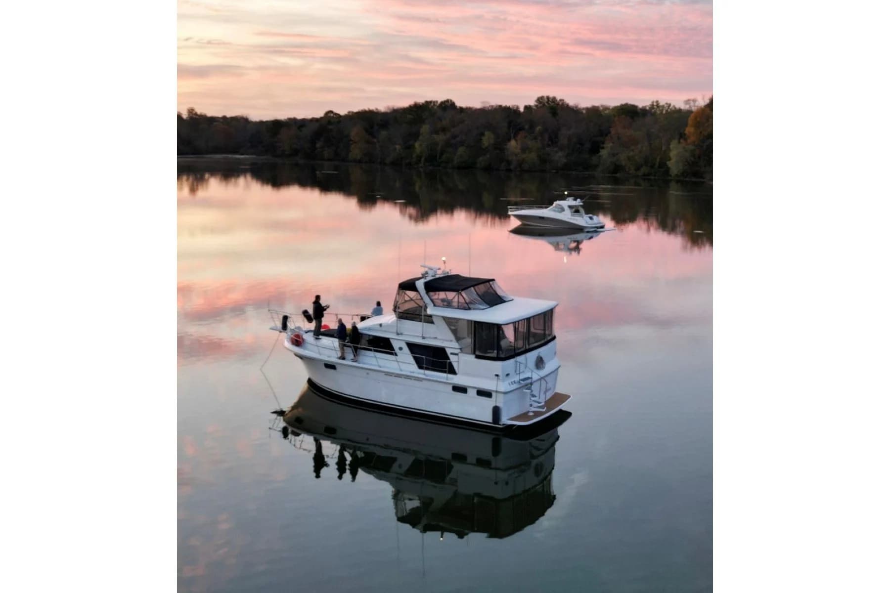 1987 Carver 4207 Aft Cabin Motor Yacht — Aurora, KY (photo 2)