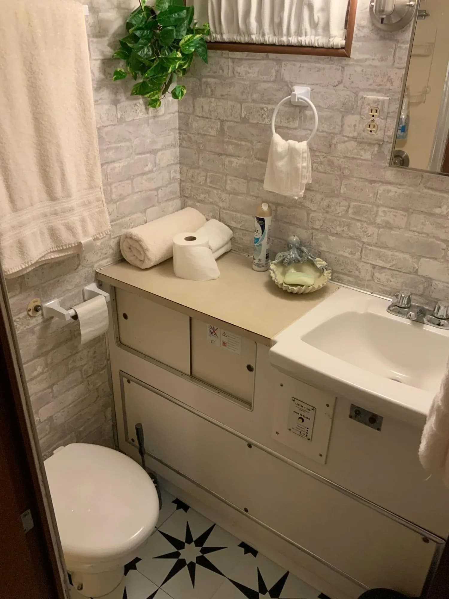 1969 Hatteras 41 Twin Cabin — Iuka, MS (photo 56)