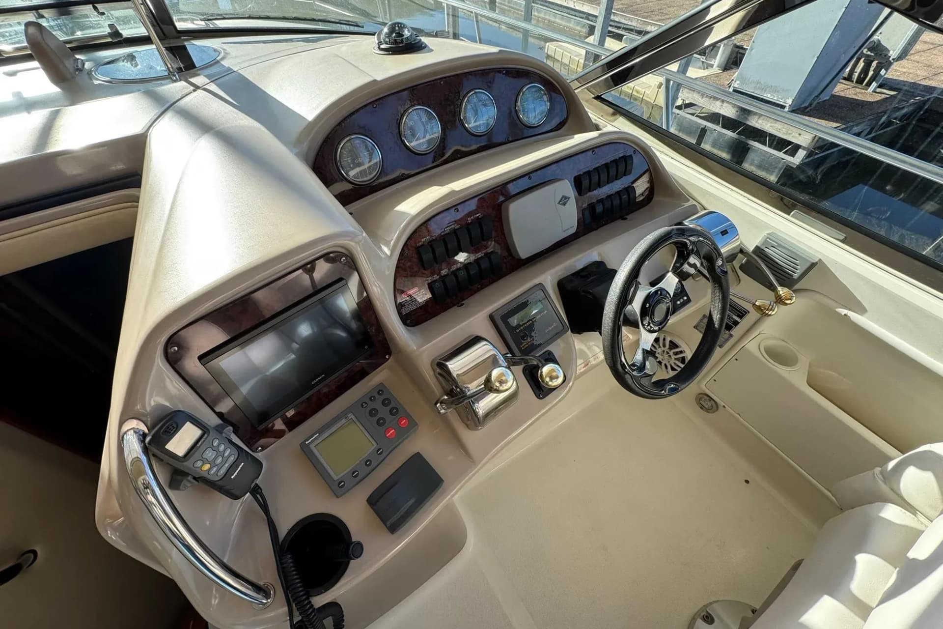 2005 Sea Ray 360 Sundancer — Iuka, MS (photo 4)