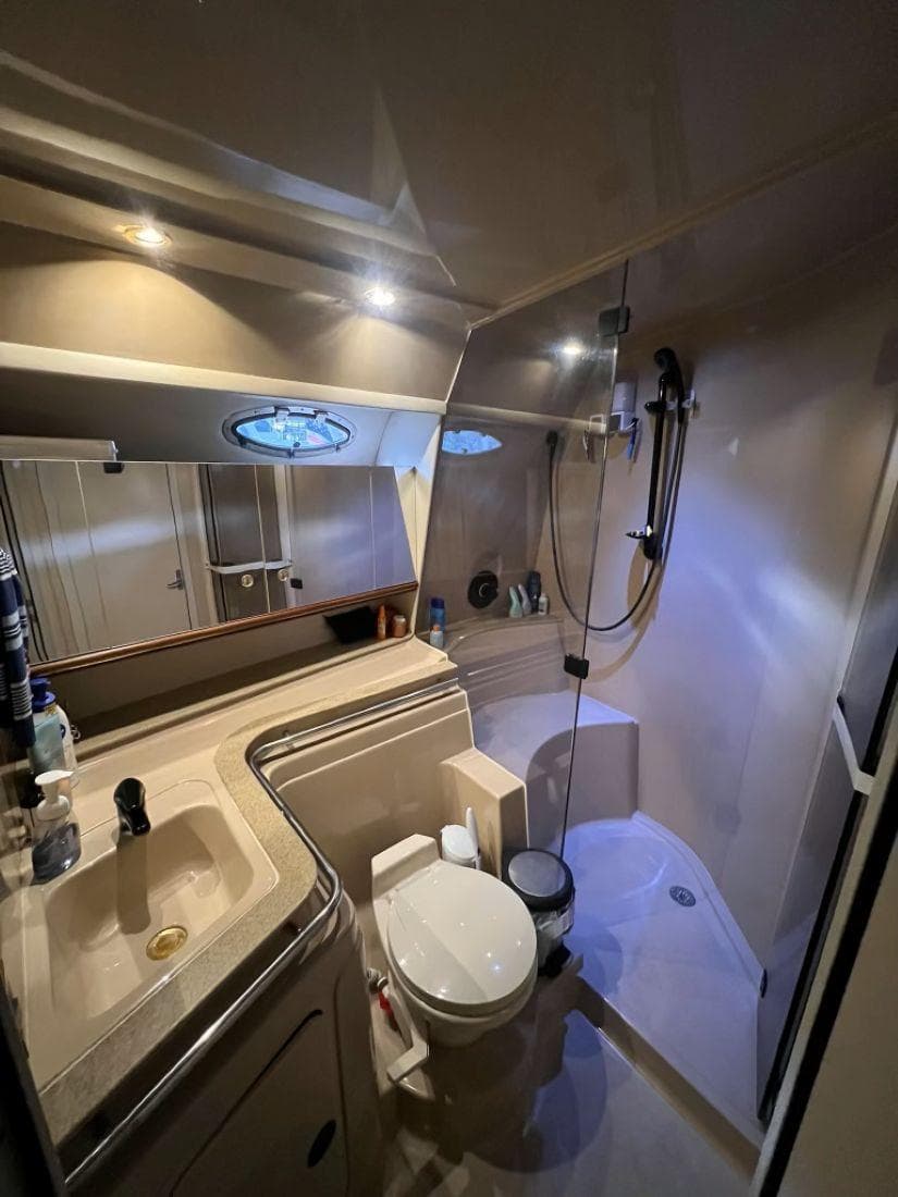 2000 Cruisers Yachts 4270 Express — Nashville, TN (photo 22)