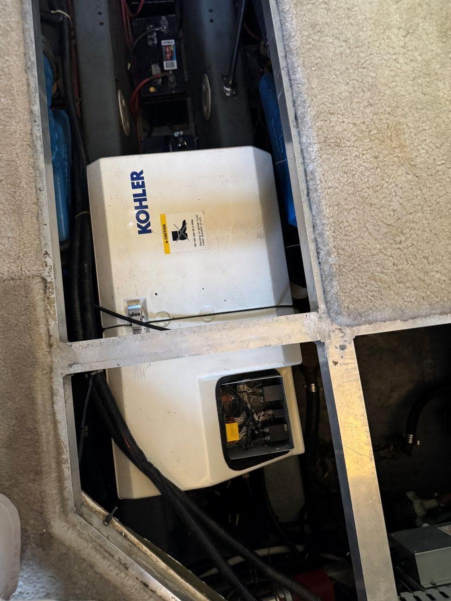 1994 Carver 350 Aft Cabin Motor Yacht — Gallatin, TN (photo 33)