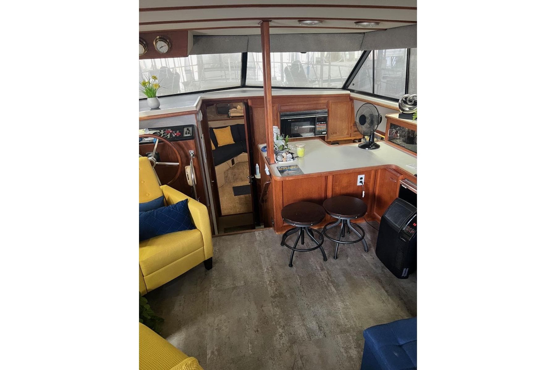 1987 Carver 42 Aft Cabin Motor Yacht — Waverly, TN (photo 25)