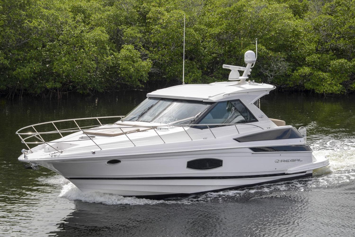 2016 Regal 46 Sport Coupe — Guntersville, TN (photo 2)