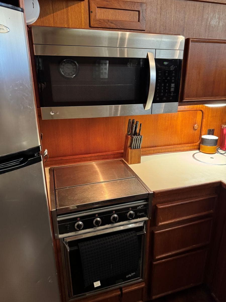 1988 Chris-Craft 426 Catalina — Hendersonville, TN (photo 28)