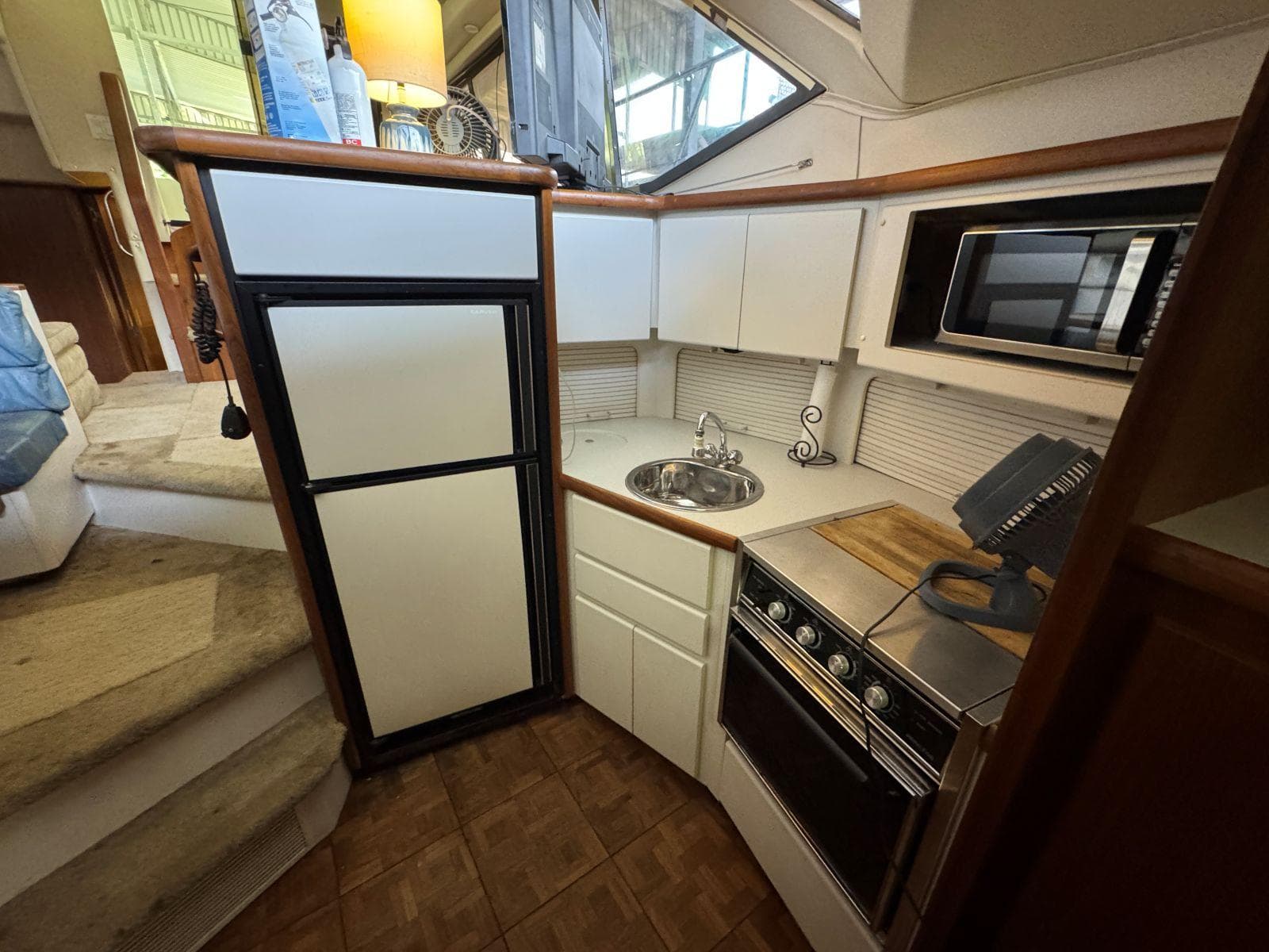 1994 Carver 350 Aft Cabin Motor Yacht — Gallatin, TN (photo 23)