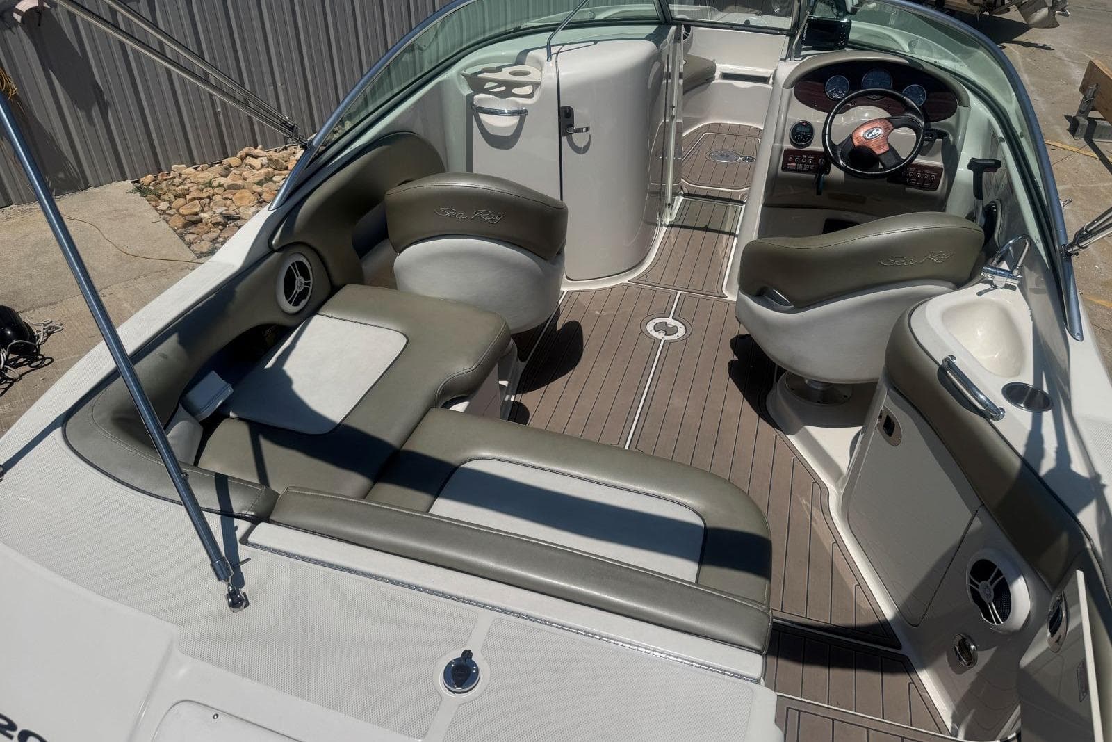 2006 Sea Ray 220 Sundeck — Hendersonville, TN (photo 14)