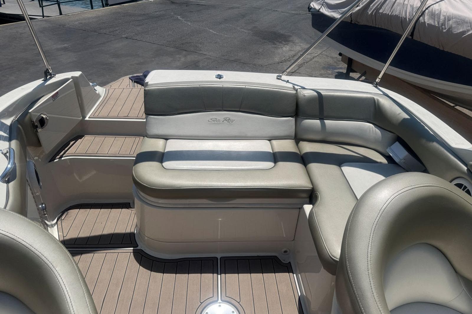 2006 Sea Ray 220 Sundeck — Hendersonville, TN (photo 18)