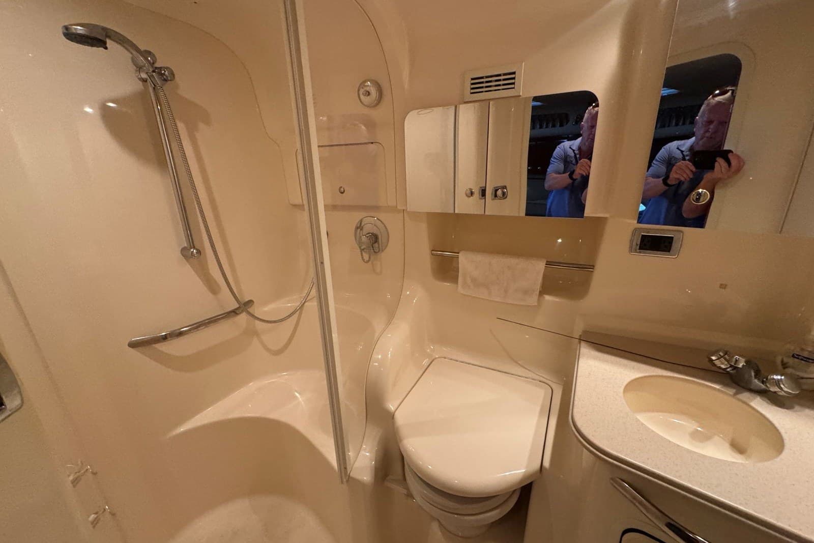 2003 Sea Ray 410 Sundancer — Hendersonville, TN (photo 46)