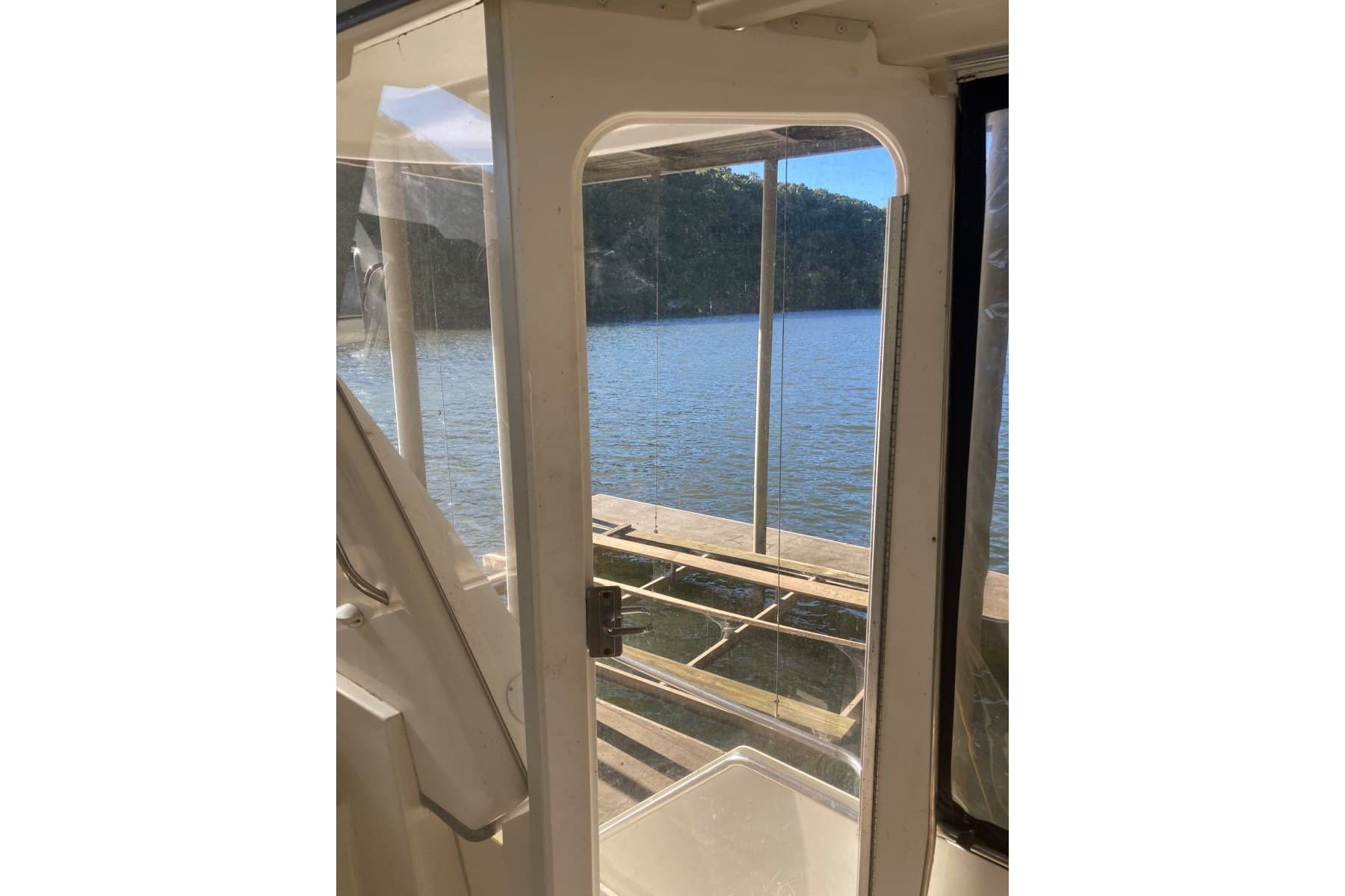 1996 Carver 355 Aft Cabin Motor Yacht — Florence, TN (photo 7)