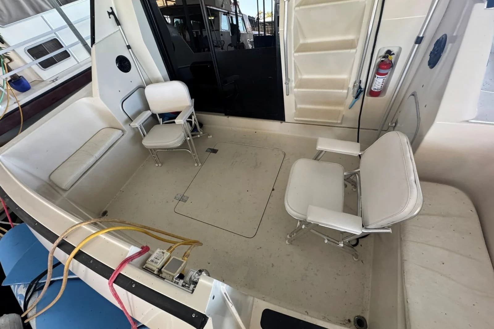 1988 Mainship Mediterranean 35 — Hendersonville, TN (photo 18)