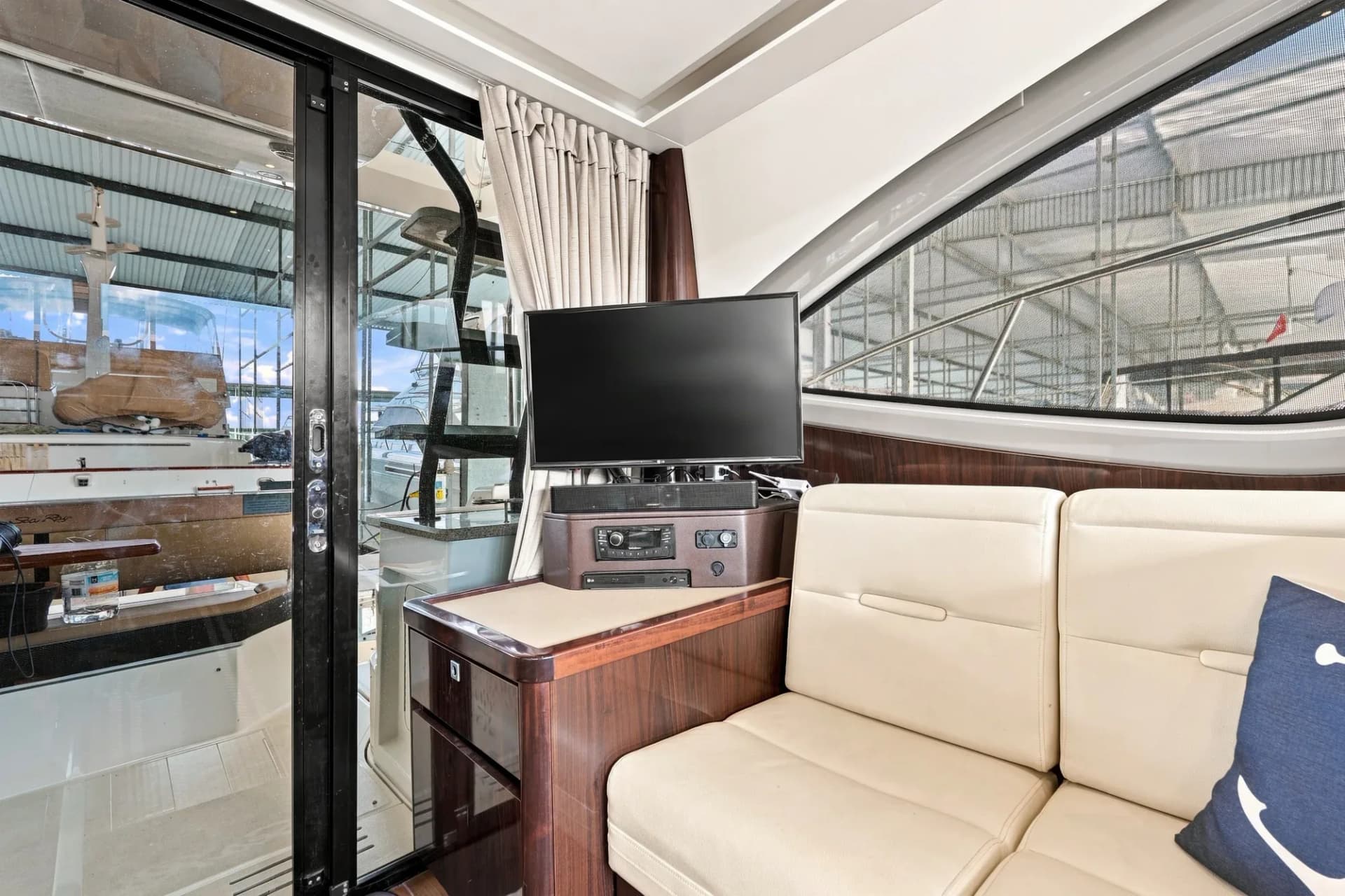 2017 Sea Ray Fly 400 — Iuka, MS (photo 19)