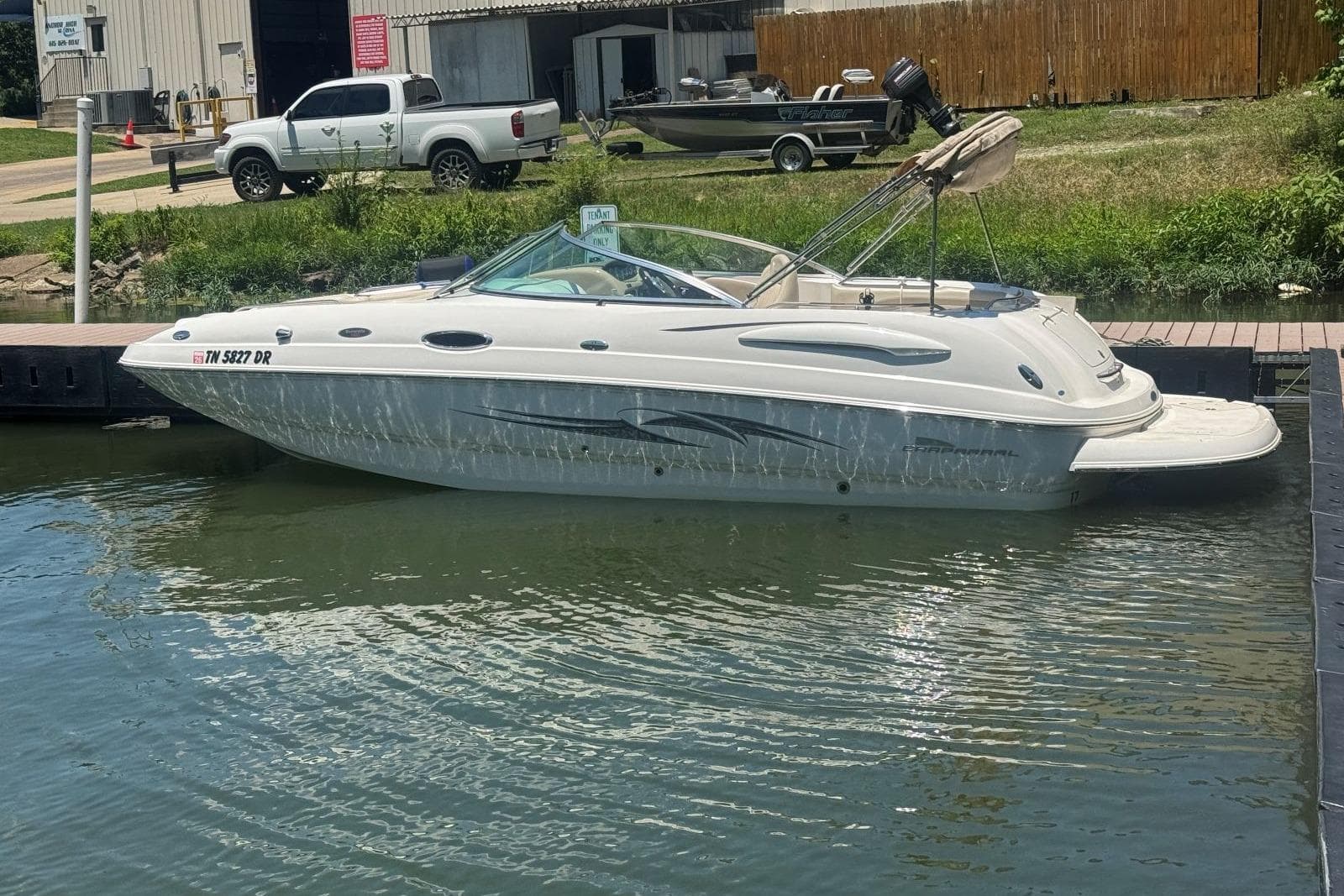 2003 Chaparral Sunesta 223 — Hendersonville, TN (photo 2)