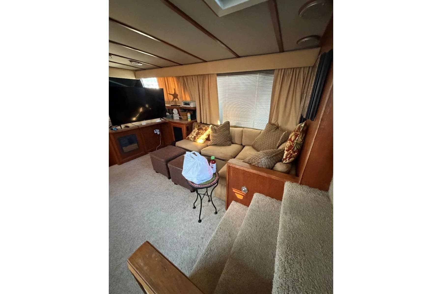 1987 Carver 4207 Aft Cabin Motor Yacht — Aurora, KY (photo 5)