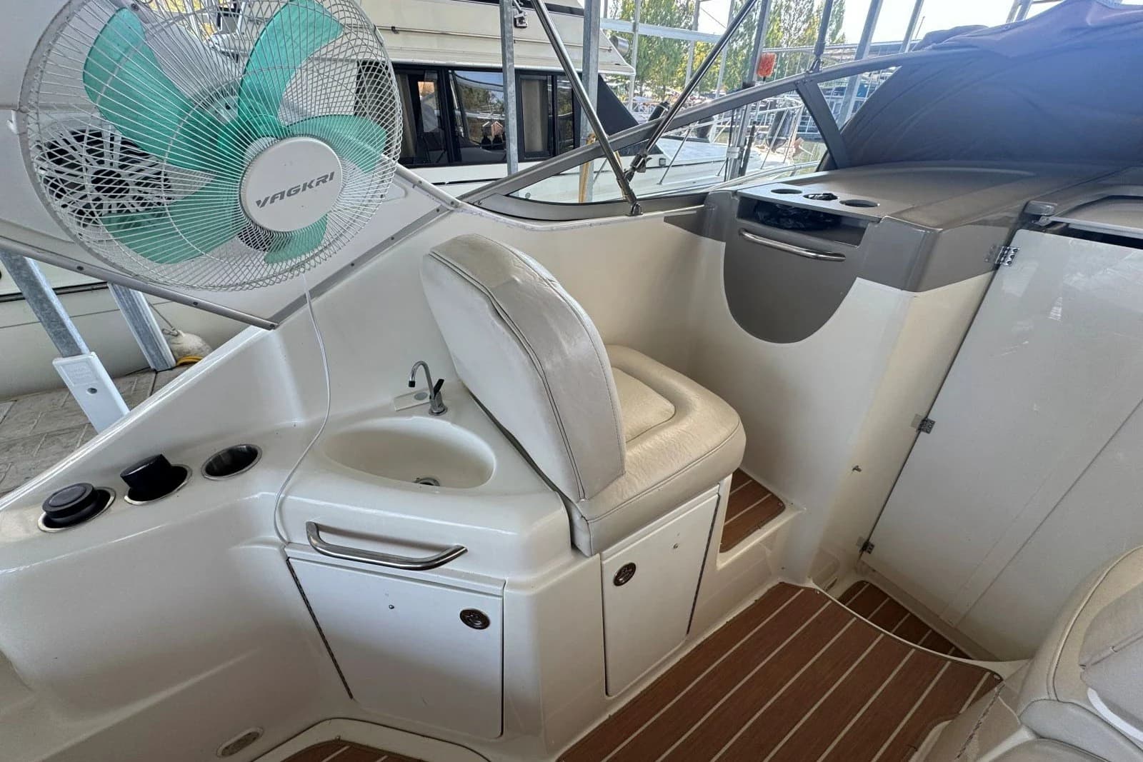 2000 Bayliner 3055 Ciera — Old Hickory, TN (photo 11)