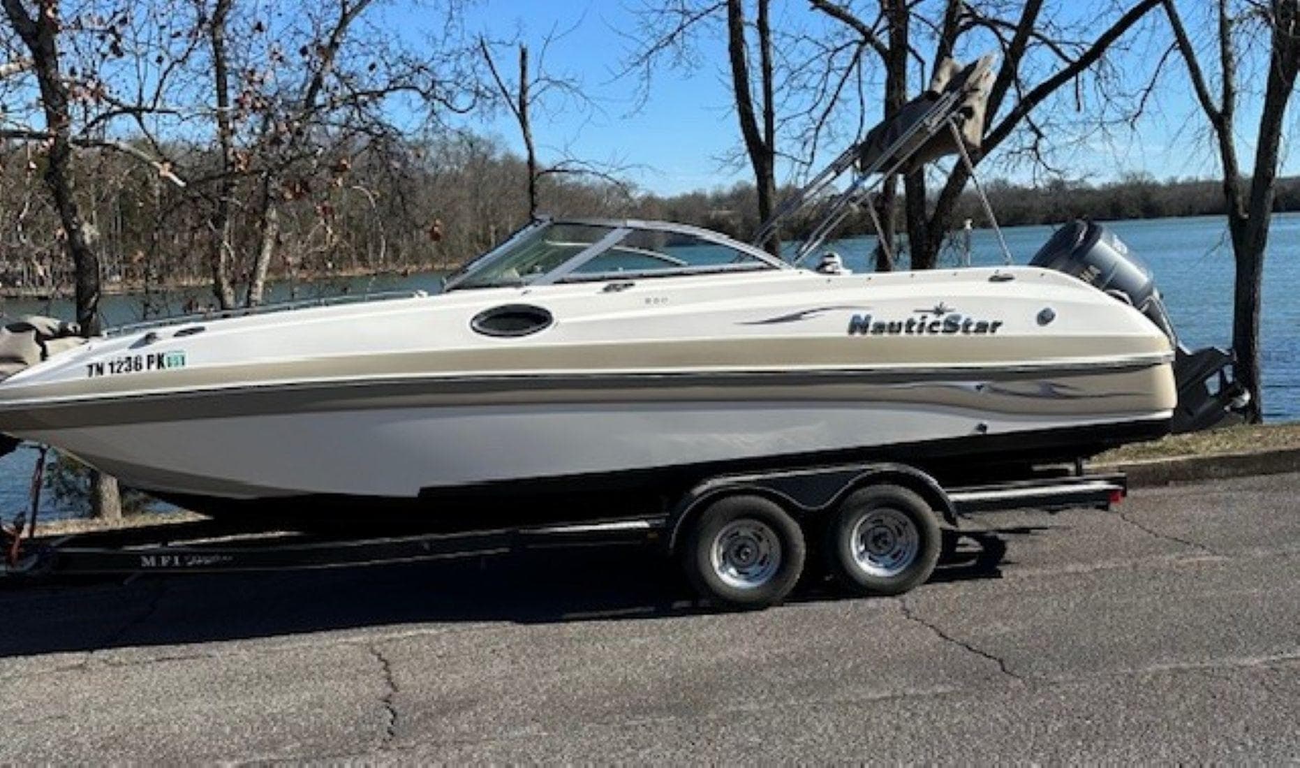 2010 NauticStar 230DC Sport Deck — Gallatin, TN