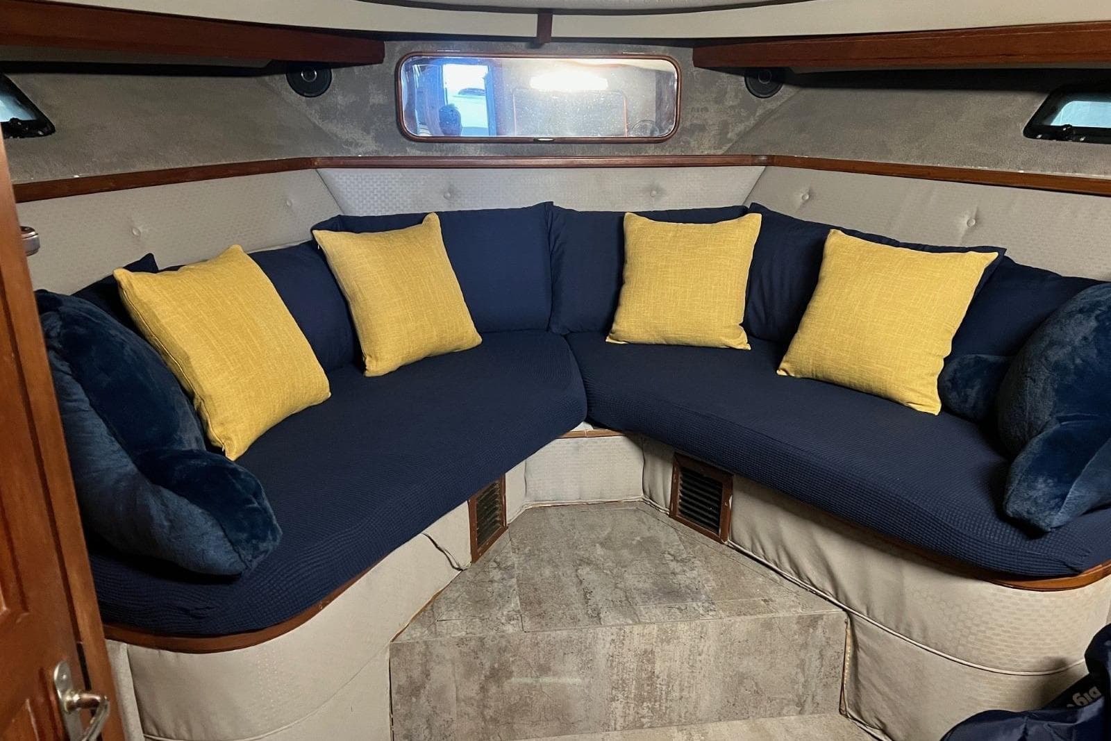1987 Carver 42 Aft Cabin Motor Yacht — Waverly, TN (photo 32)