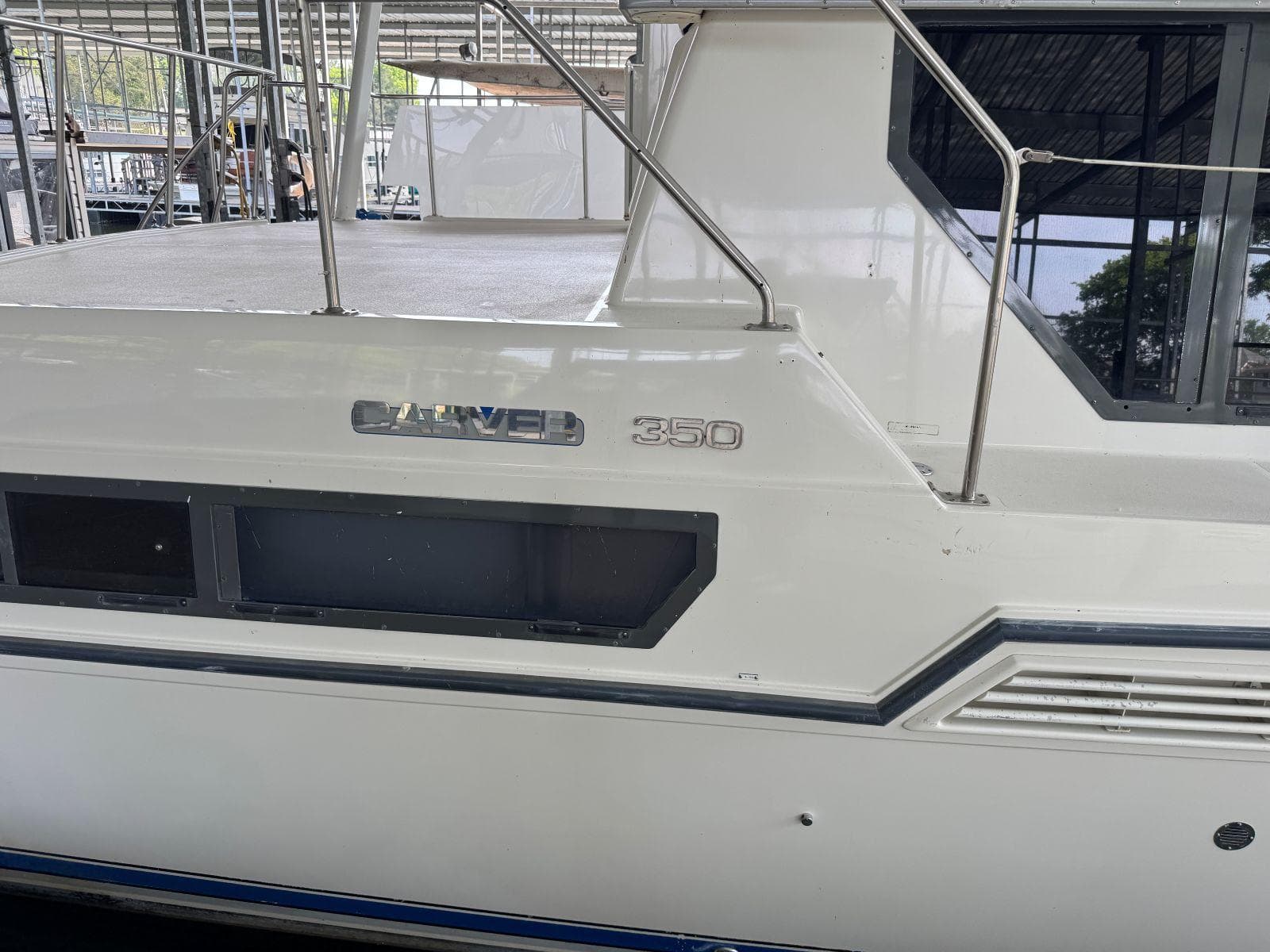 1994 Carver 350 Aft Cabin Motor Yacht — Gallatin, TN (photo 3)